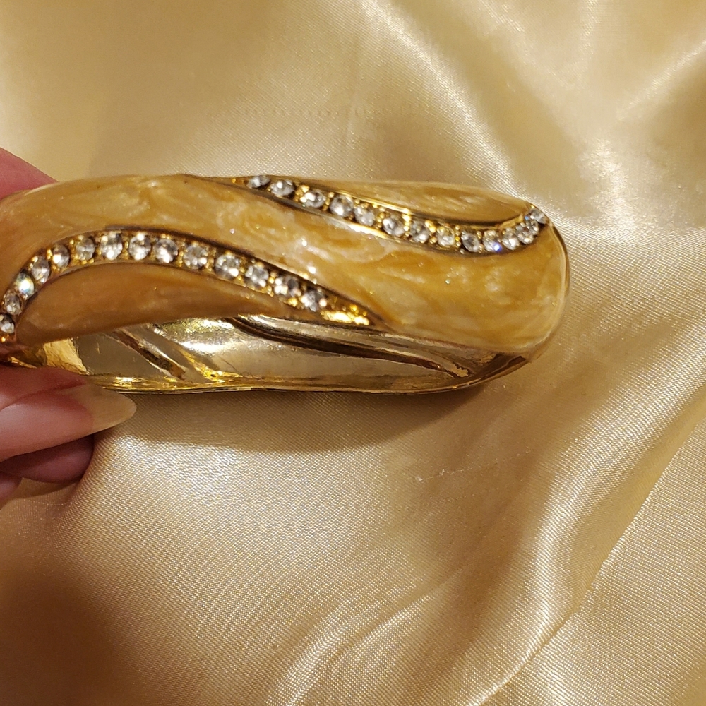 GOLD WITH RHINESTONE BRACLET